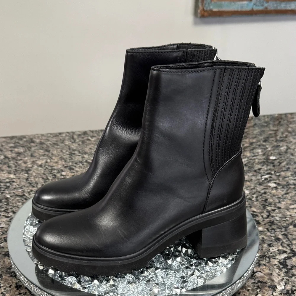 Dolce Vita Black Ankle Boots NEW 8